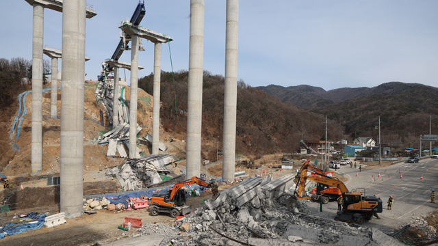 경기 안성 고속도로 공사현장서 구조물 붕괴…4명 사망