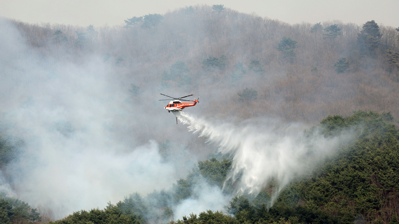 경남 산청 산불 나흘째 확산…<br>진화율 85%