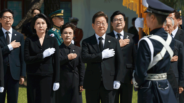 이재명 대통령, 국립현충원 참배로 공식일정 개시