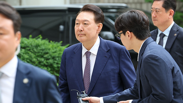 [속보] 윤 전 대통령 체포영장 기각…내란 특검 “28일 출석 요구”