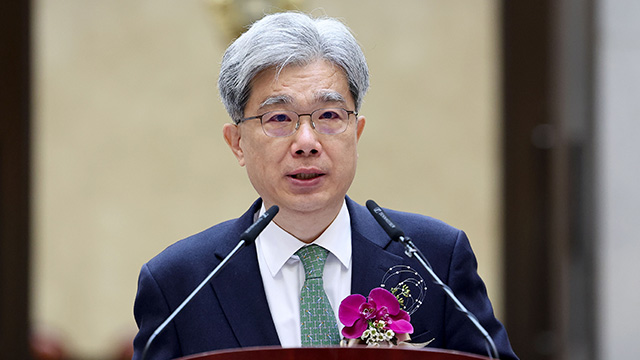 [속보] 헌재소장 후보자 김상환…헌법재판관 후보자 오영준 지명 