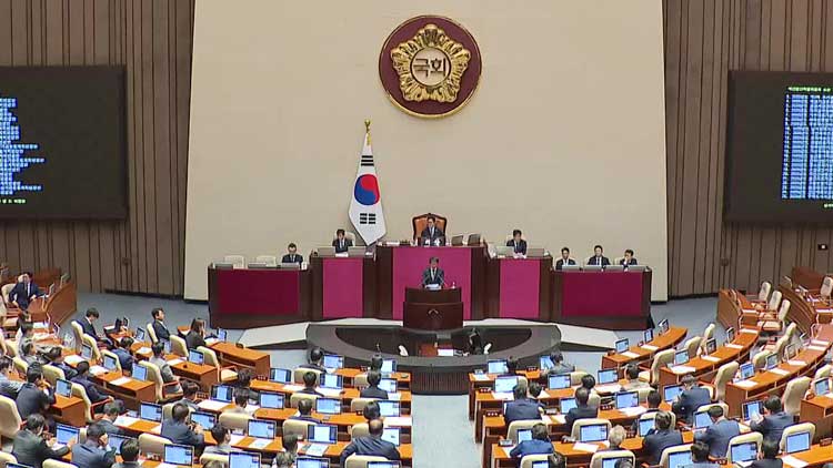 이재명 정부 첫 추경안 통과…특활비 놓고 막판까지 공방