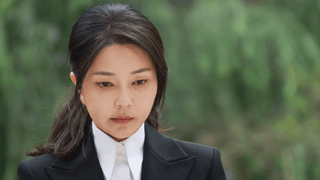 [단독] “다이아 큰 거라서 놀라셨다”…‘통일교 목걸이’ 메시지 나왔다