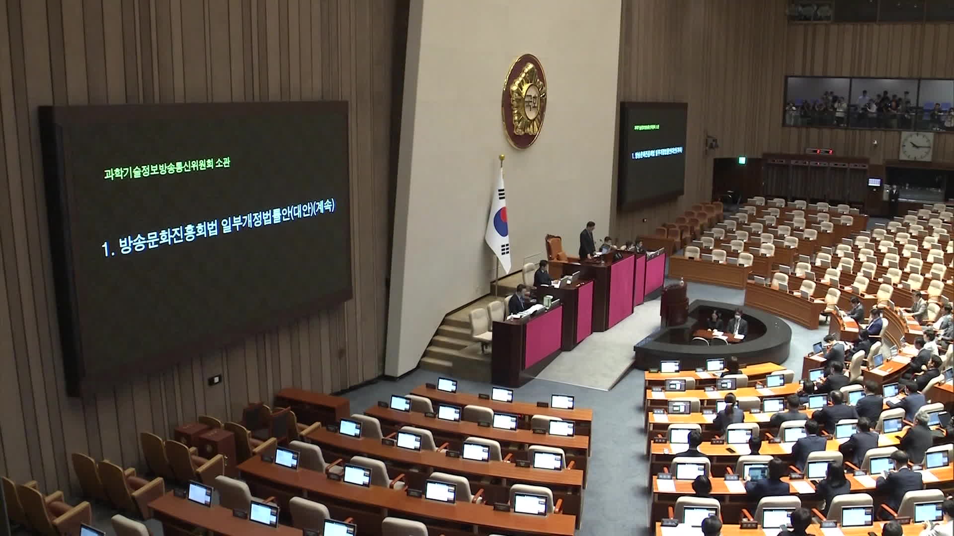 방문진법, 국회 본회의 통과…<br>EBS법에 2차 필리버스터 진행