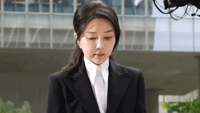 김건희 “건강상 이유 내일 조사 불출석”…특검 “25일 소환”