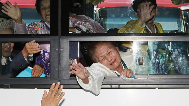 北 매체, 이산가족 상봉 종료 보도…“통일의 날 만날 약속하며 작별”