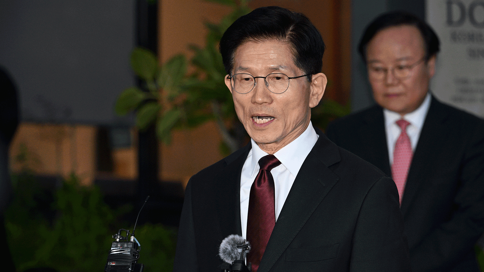 “후보 선출 직후 단일화”라더니…버티는 김문수 속내는?