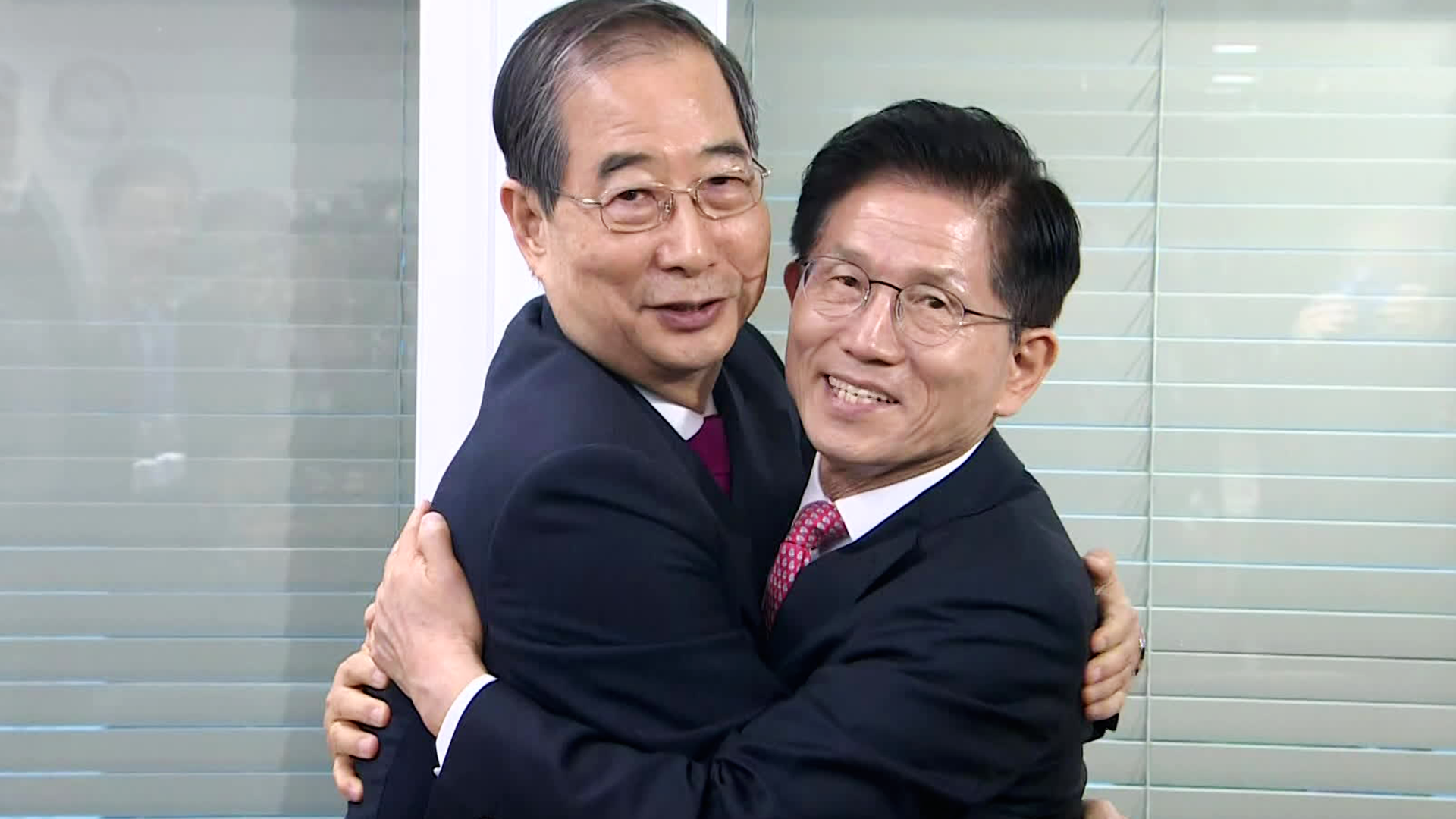 김문수, 국민의힘 대선후보 등록…한덕수 “승복하고 돕겠다”