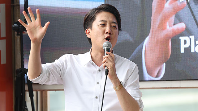 TK 찾은 이준석 “사표론은 가스라이팅…새 보수 태동 씨앗 뿌려야”