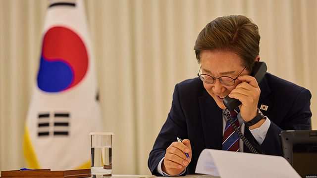 [속보] ​대통령실 “한미 정상, 관세협의 조속 합의 노력하기로”