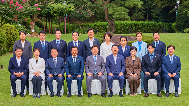 [속보] 이 대통령·민주 지도부 만찬…“추석 전까지 <br>검찰개혁 입법”